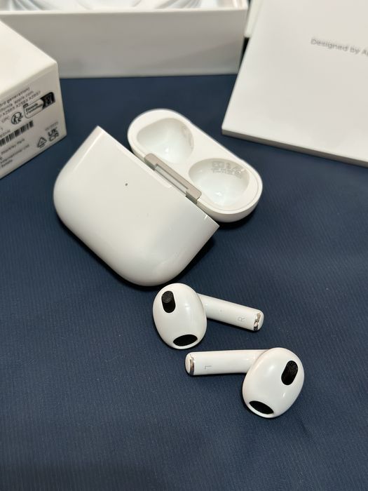 Продам наушники AirPods 3
