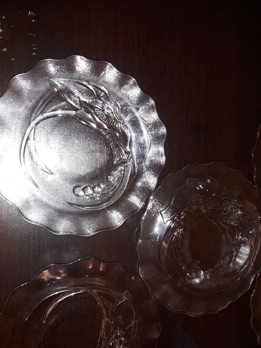 Чисто нов комплект 5 бр чинии