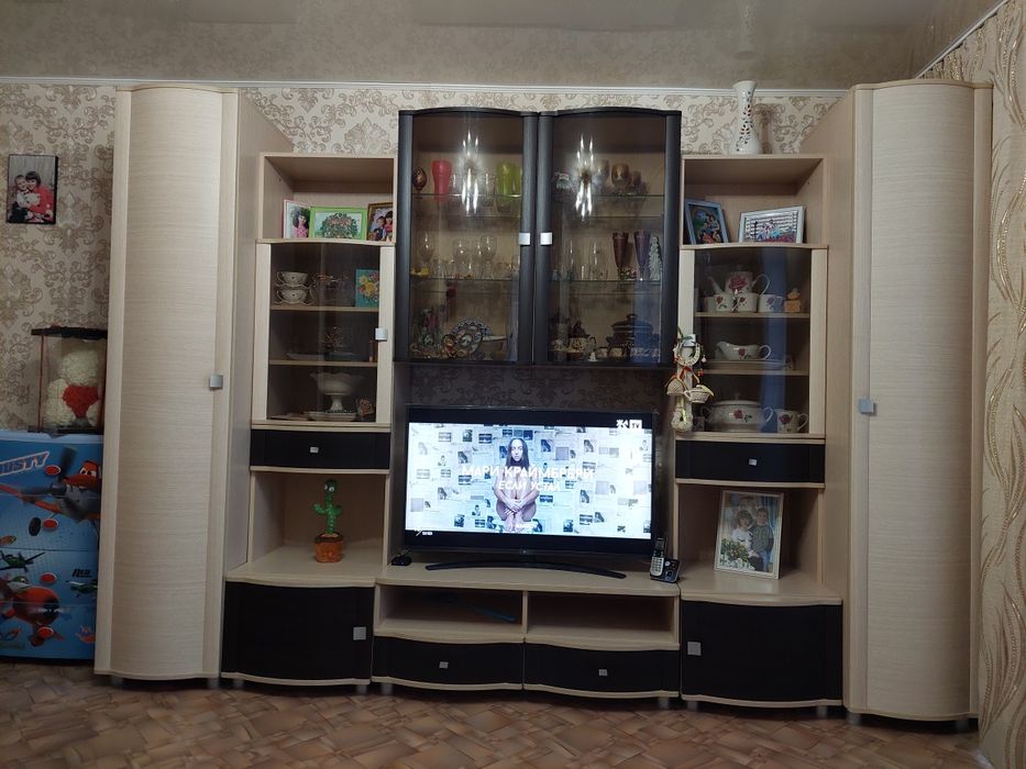 Продам стенку "Оливия" в гостинную