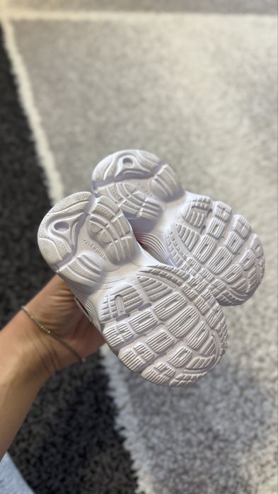 Adidasi adidas de fete