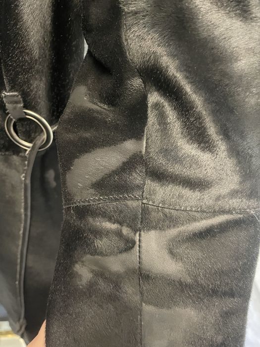 Черно палто от пони с лисица