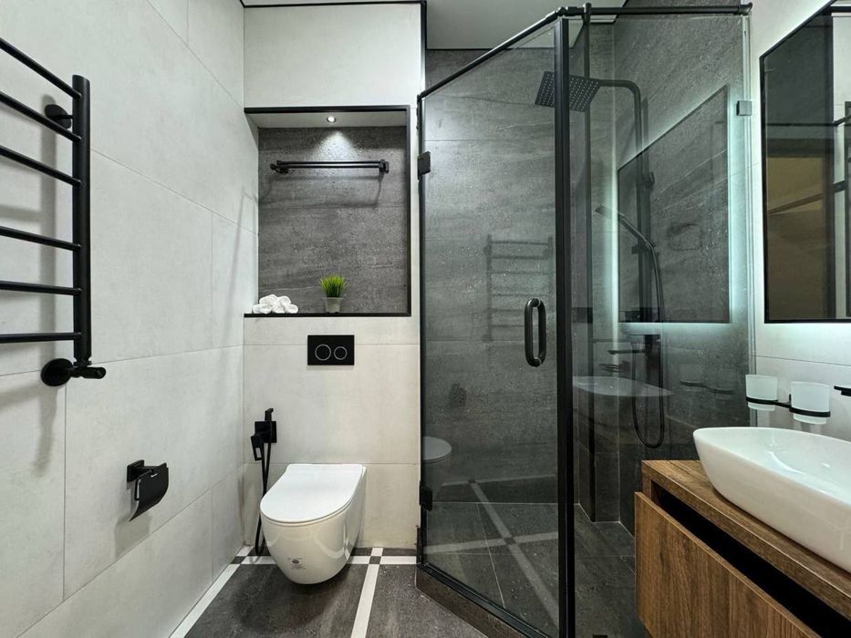 Метро Ойбек! Стильная 2х комнатная квартира в новостройке на центре!