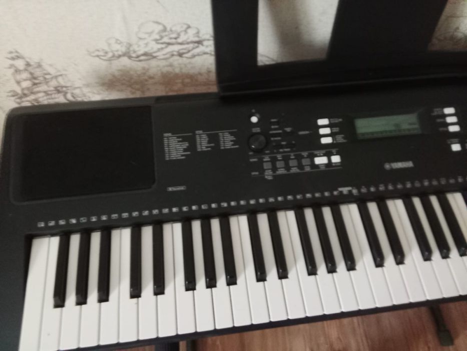Срочно продам синтезатор