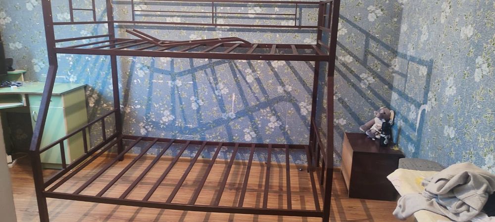 Кровать двух ярусная
