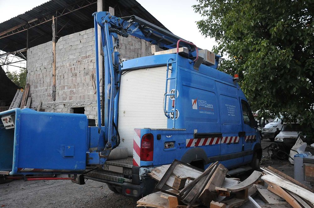 Nacela PRB RENAULT Mascott 2006 motor Iveco 2.8dCi 130 CP 6 tepte brat 13.5 metri cat. B, omologata inmatriculata ofer fiscal