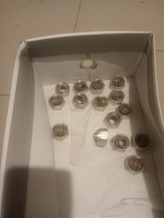 Distribuitor 8cai calorifere cu eurocon și robineți