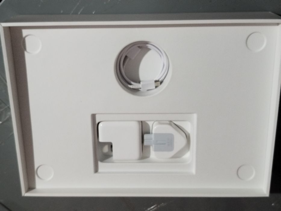 Продаеться MacBook Air