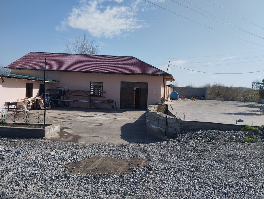 Ховли сотилади барча шароитлари бор