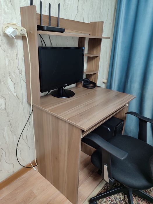 Продам компьютерный столик