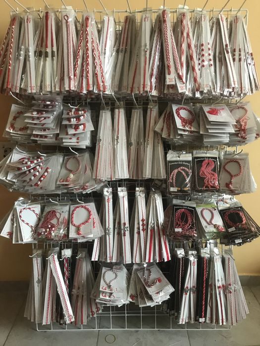 На едро!Нови!Стелаж с мартеници с Топ модели  на едро