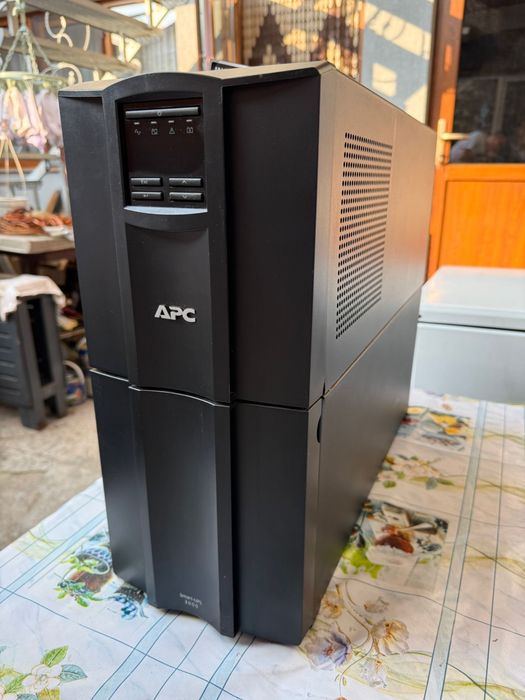 APC Smart-UPS 3000VA LCD 230V