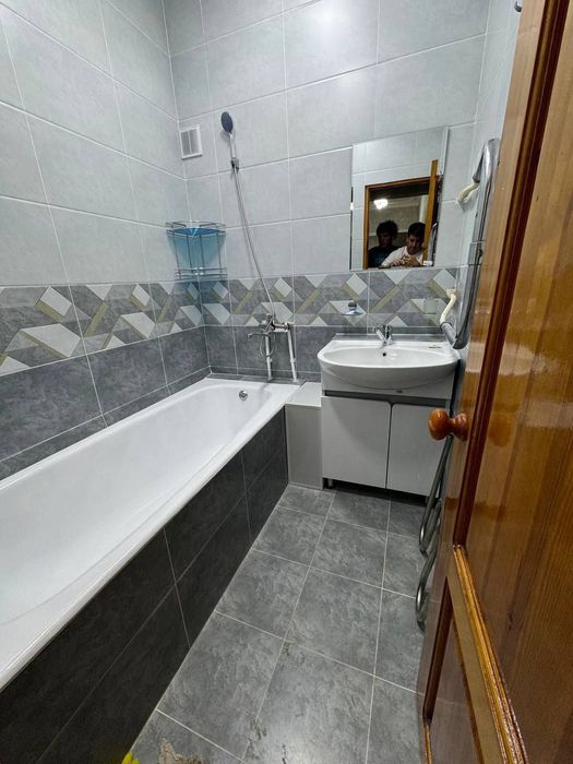 Квартира на Дружба Народов 4/4/9 общ пл 92м с обстановкой