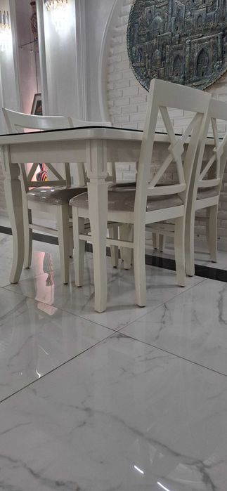 Продаётся столы и стулья для кафе и ресторанов