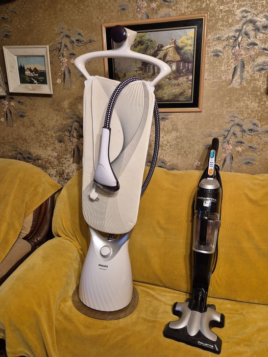 Stație de calcat verticală PHILIPS  impecabilă folosita ocazional și aspirator vertical ROVENTA  impecabilă folosit ocazional  foarte puțin.