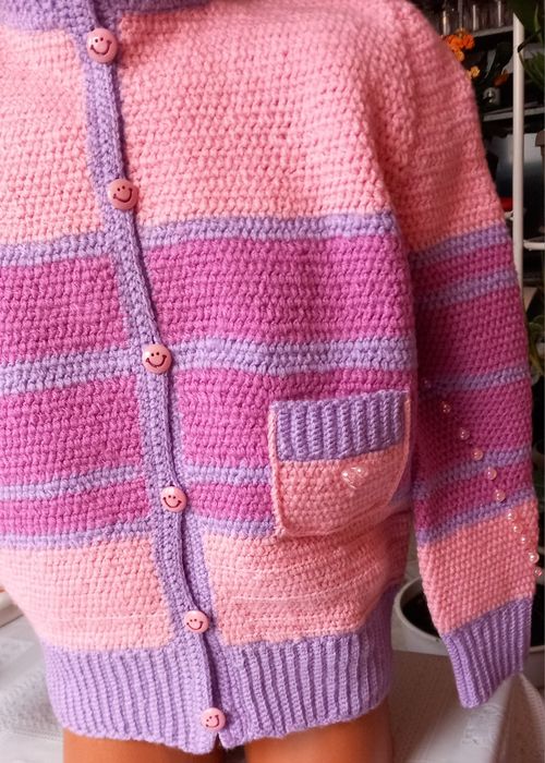 Предлагам красиви нови ръчноплетени детски и бебешки дрешки