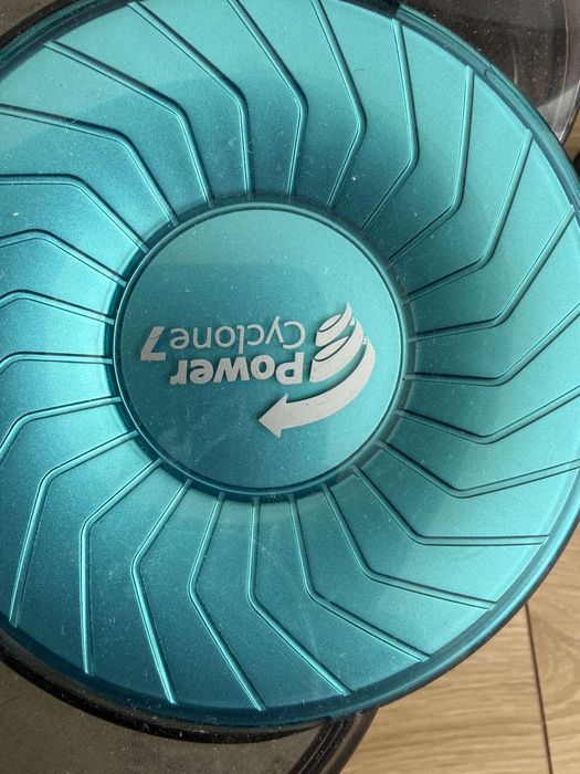 Ръчна прахосмукачка Philips Power Cyclone 7