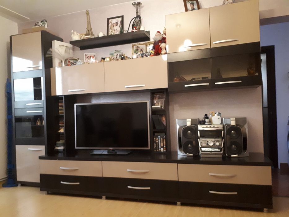 Biblioteca pentru living