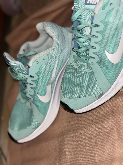 Vand adidasi nike /la mana a doua