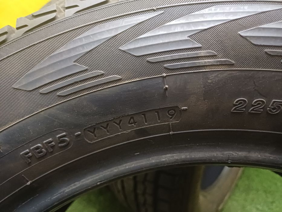 Шины 225/65 R17 YOKOHAMA комплект.