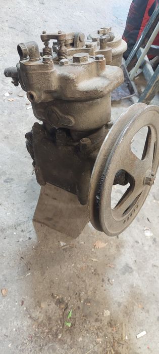 Compresor în două pistoane