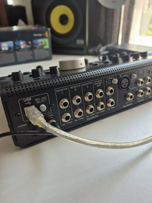 Vând Mackie Big Knob Studio +