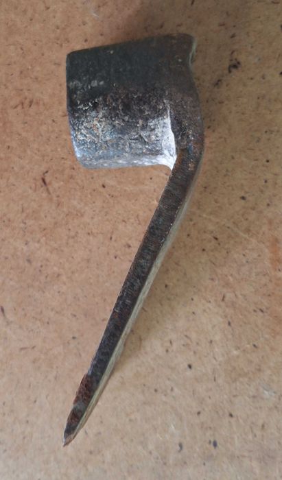 Лопаты, грабли, кетмень, теша