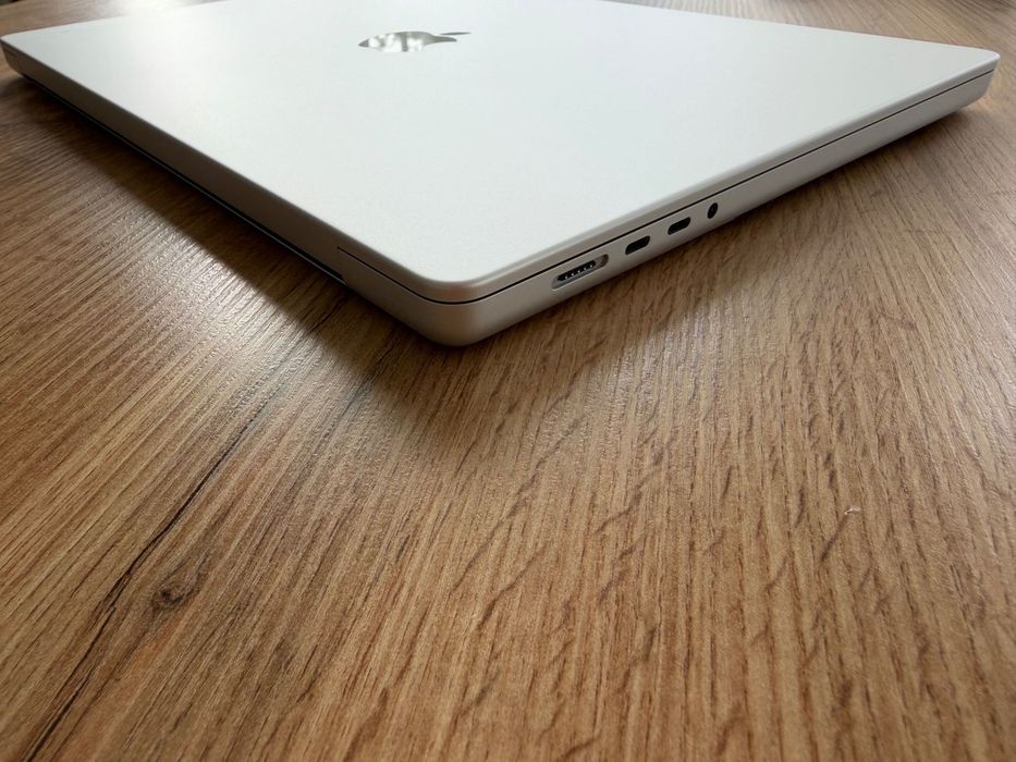 MacBook Pro 16" M5 PRO Chip 18-CPU/20-GPU/24GB RAM/1TB SSD В ГАРАНЦИЯ 5.2029г Apple Care+