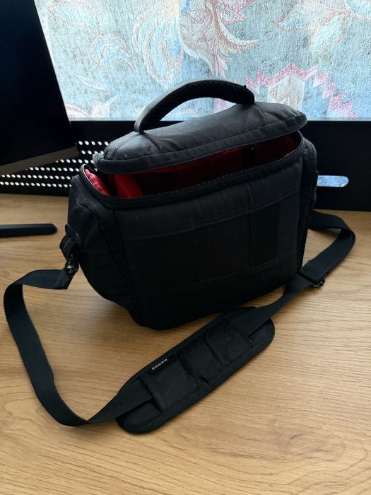 Canon 600D + три обектива + сенник + чанта