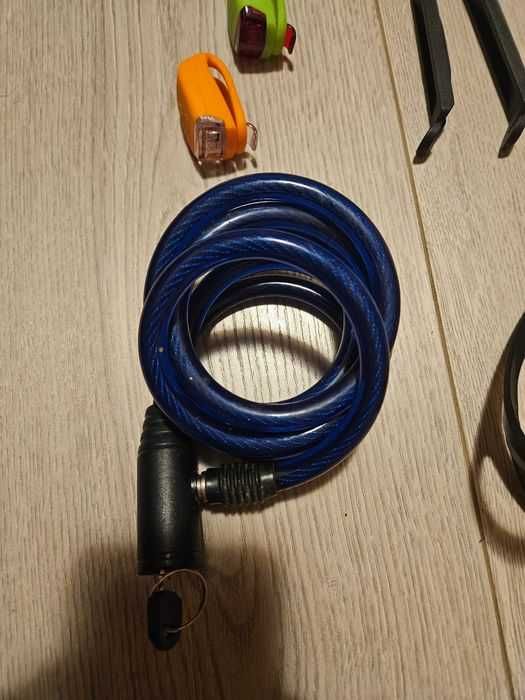 Accesorii bicicleta: lumini fata spate, lant antifurt, suport bidon