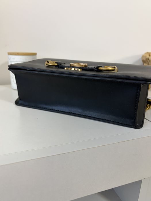 дамска чанта GUESS