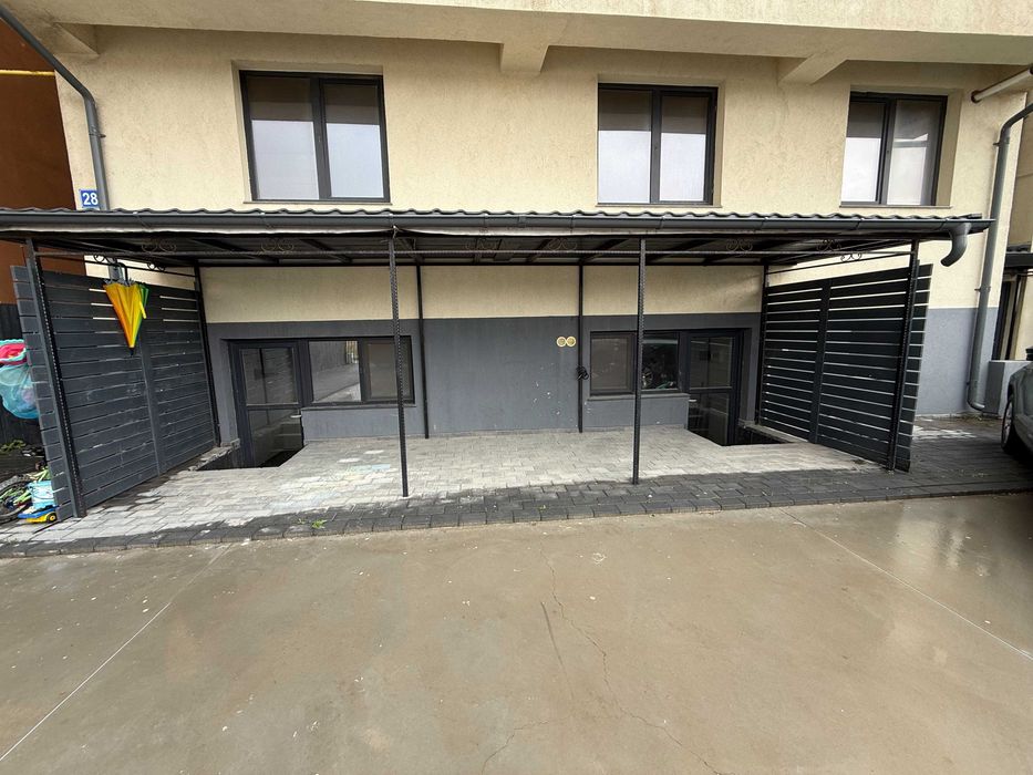 Spațiu semidemisol de vânzare – ideal pentru investiție / business, Mamaia Nord