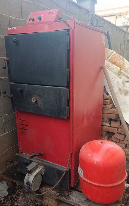 Котел-твърдо гориво (дърва и въглища)