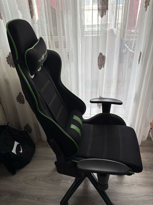 Scaun gaming Apex Racer,reglabil,cu perna lombara-stare foarte buna