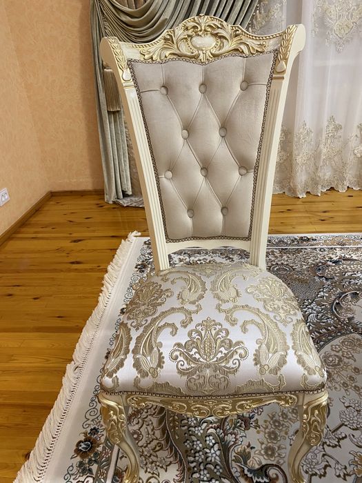 Продается стол и стулья