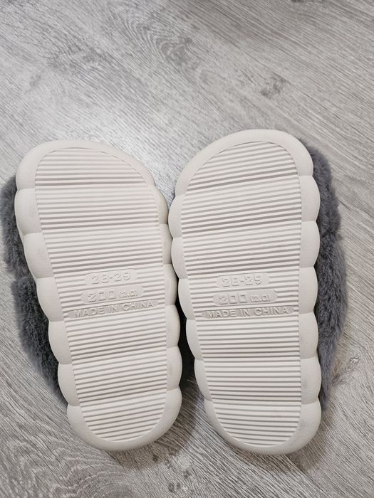 Детские тапочки, размер на фото, но нужно мерить