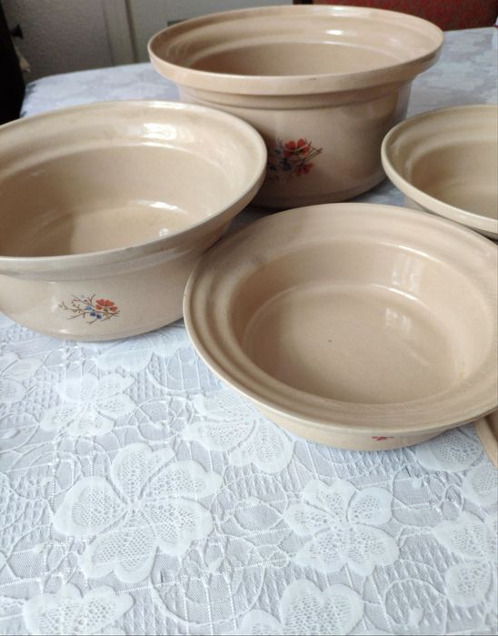 Set 4 castroane bej/crem cu capac