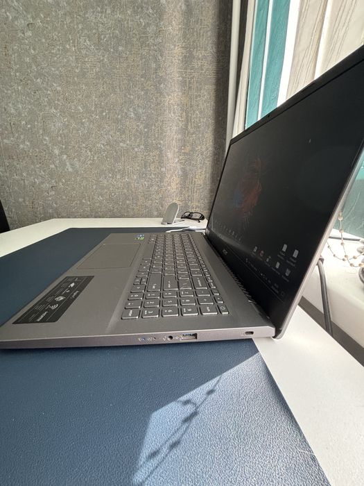 Продам ноутбук .