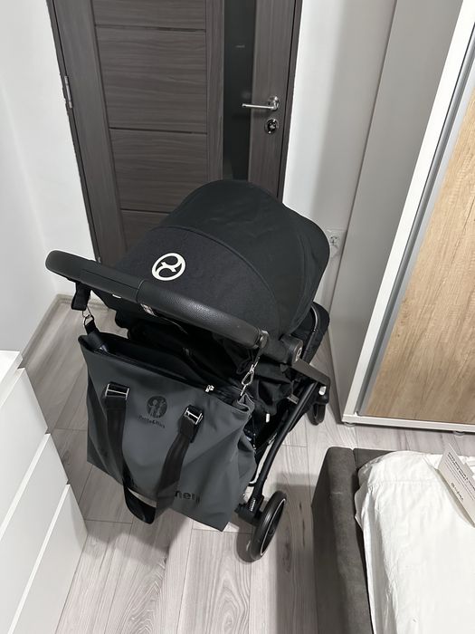 Carucior pentru bebelusi Cybex Gold Beezy Magic Black,  negru
