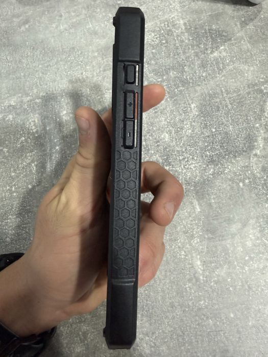 UAG Monarch carbon iphone 16 pro max