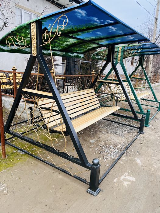 Xar xil turdagi kachulelar va stol ustulla