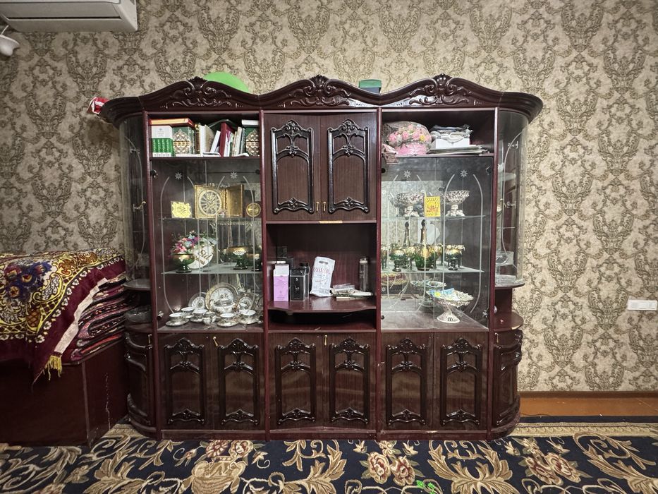 Стенка, сервант, шкаф сотилади