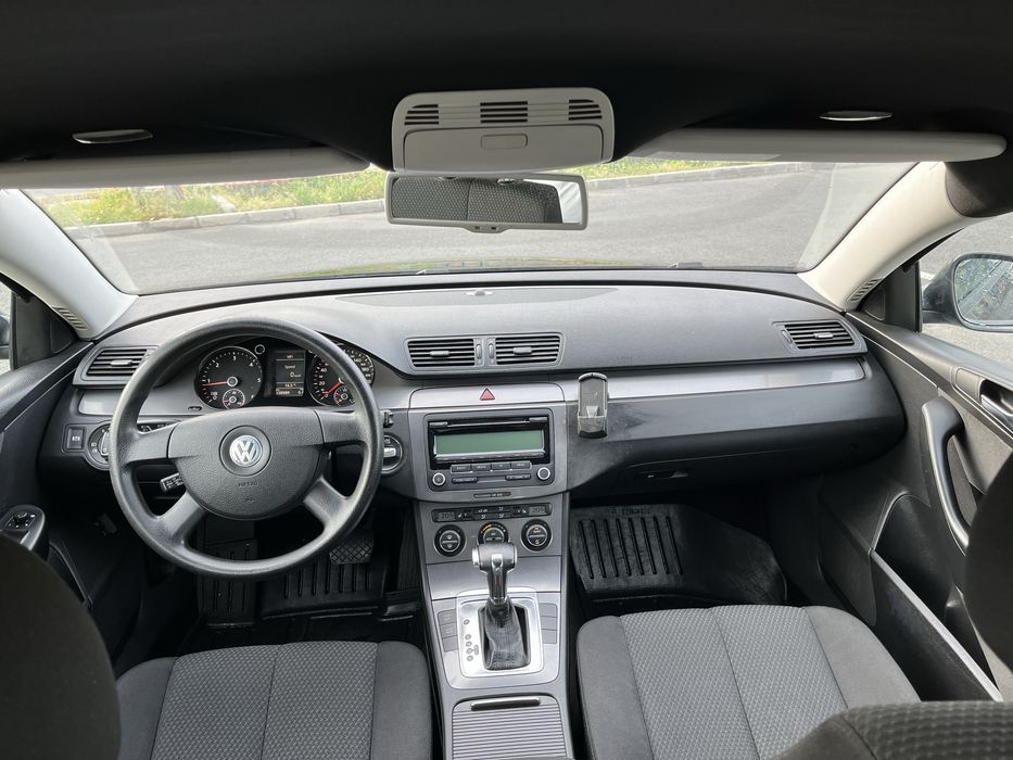 Volkswagen Passat B6 2009 DSG 2.0 TDI  incalzire scaune climatronic carlig remorcare climatronic cotiera faruri automate stergatoare automate