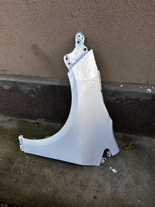 Aripă stânga față toyota corolla e21.sedan.