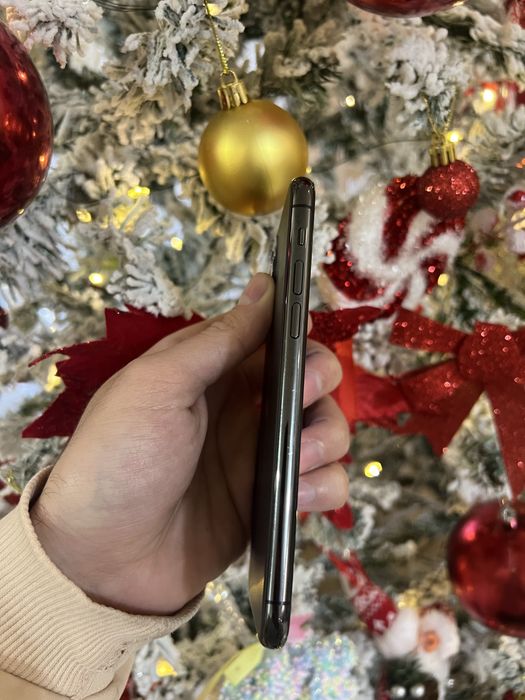 Продам IPhone 11 pro 256гб идеал