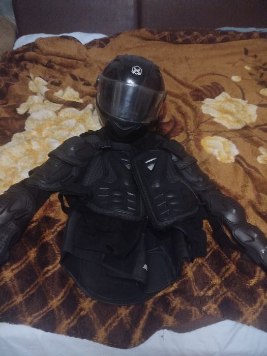 Продаю шлем и куртку