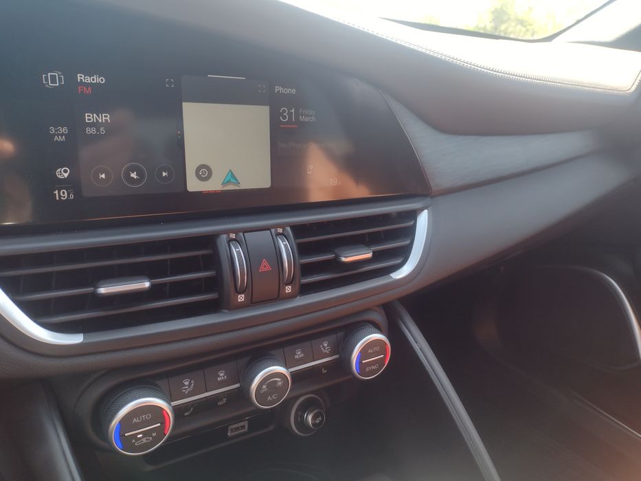 Топ състояние Alfa Romeo Giulia 2.0 Ti RWD