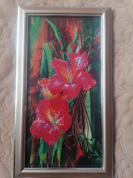 Картина вышита бисером