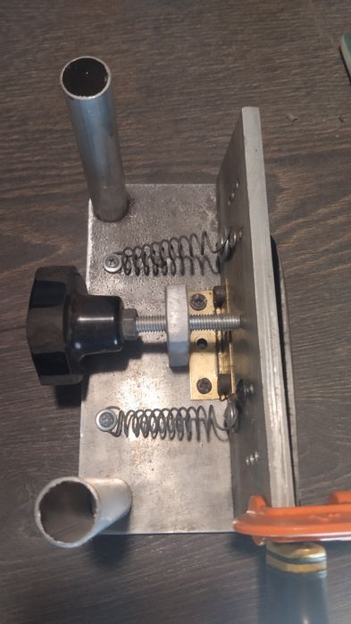 Приспособление для спусков