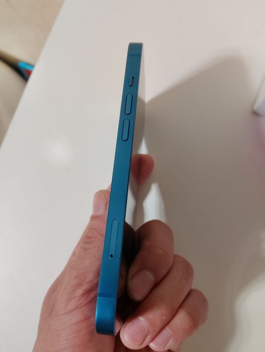 Продам iPhone 13