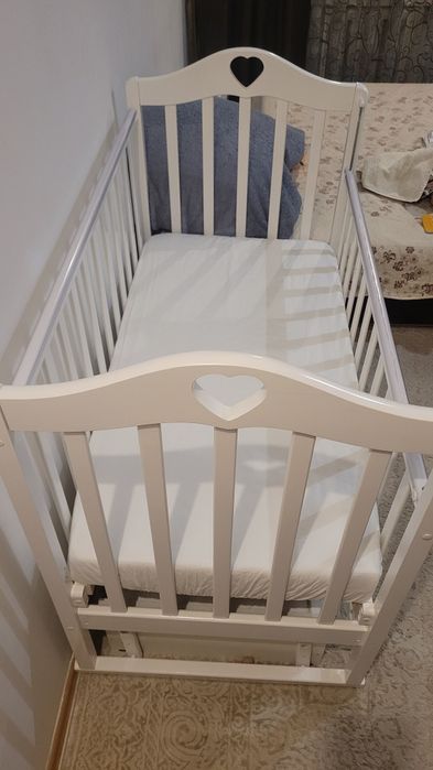 Продаётся кровать манежка